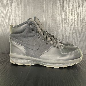 Nike Air MONOA Black Boot size 7Y